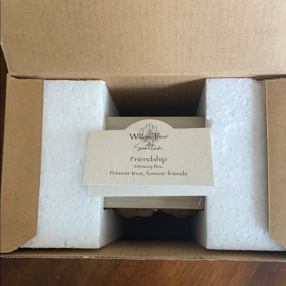 Friendship Keepsake Box sculpted by Susan Lordi | Willow Tree - New in Box - Picture 2 of 12